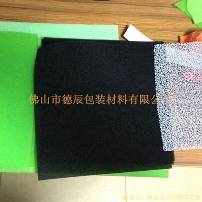 過濾海綿也稱網狀海綿，爆破海綿。聚氨酯過濾海綿由普通開孔軟泡高溫爆破開孔加工而成，爆破除掉了泡沫網絡之間原有的氣泡膜，得到了主體骨架網狀結構。
過濾海綿的空隙率高達97%，具有優異的透氣性、良好的柔軟性和較高的機械強度。
