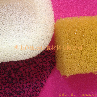 過濾海綿也稱網(wǎng)狀海綿，爆破海綿。聚氨酯過濾海綿由普通開孔軟泡高溫爆破開孔加工而成，爆破除掉了泡沫網(wǎng)絡之間原有的氣泡膜，得到了主體骨架網(wǎng)狀結(jié)構(gòu)。